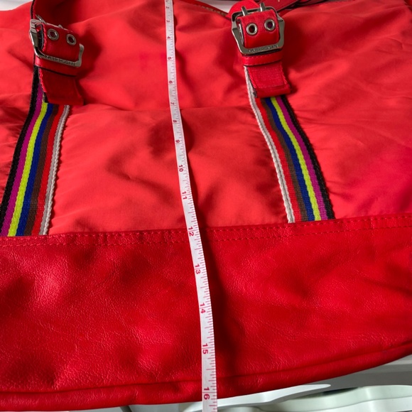 Red weekend / sports bag in a very soft and durable material - Picture 7 of 8